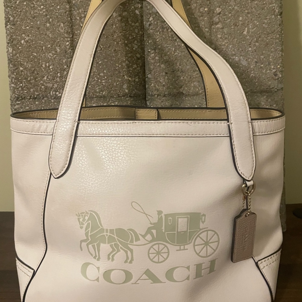 Coach Signature Pebble Grain Cream Medium Shoulder Bag!! Gorgeous Bag!